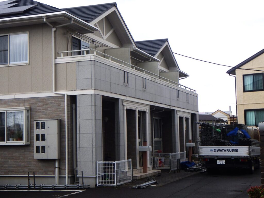 砥部町の「三井建設」コーポ塗装前