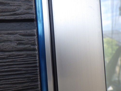 サッシ周りコーキング撤去