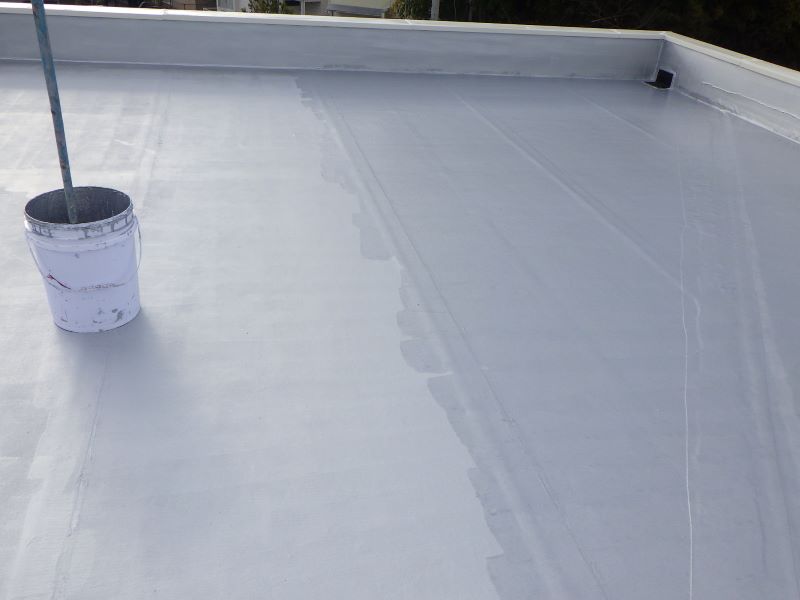 防水保護塗料2回目塗装中
