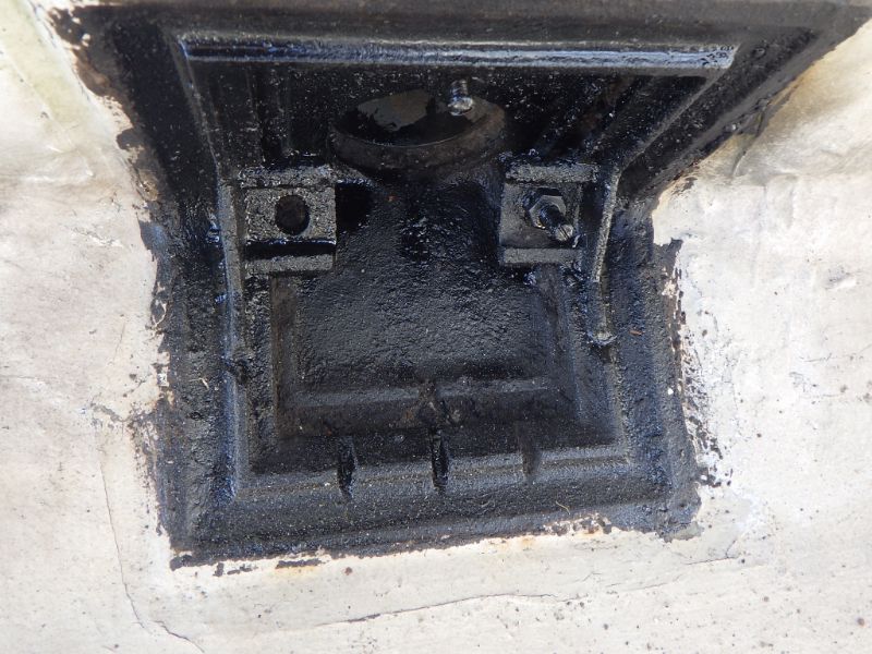 鋳物製排水ドレンを黒ワニスで塗装した状態