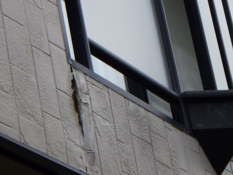 松山市：雨漏りによる外壁の腐食