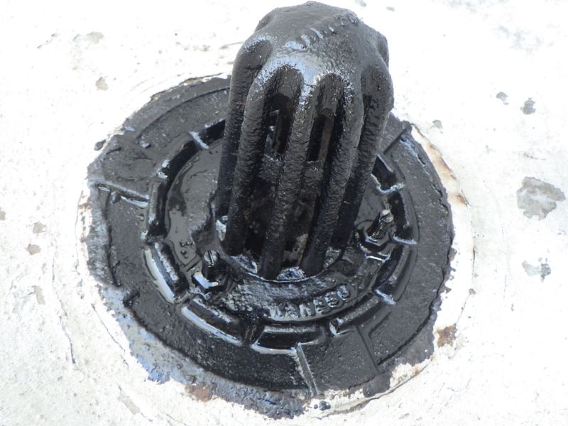 鋳物製排水ドレンを黒ワニスで塗装した状態