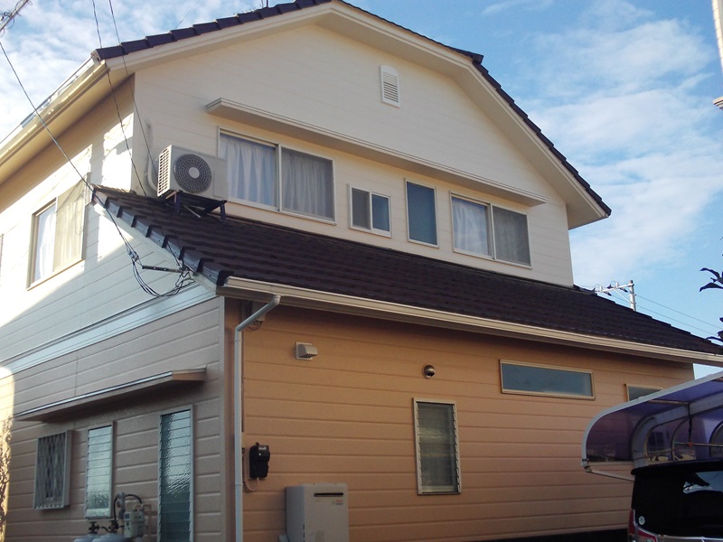 松山市西長戸町にて外壁サイディングと洋瓦の塗装完成