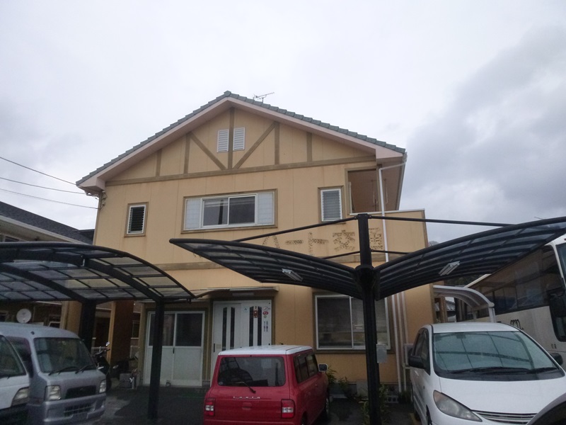 松山市内宮町にてインディーフレッシュセラでの外壁塗装前です。