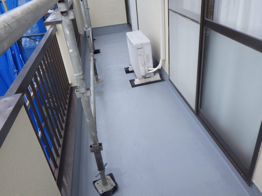 FRP防水を施したベランダ土間の画像です。