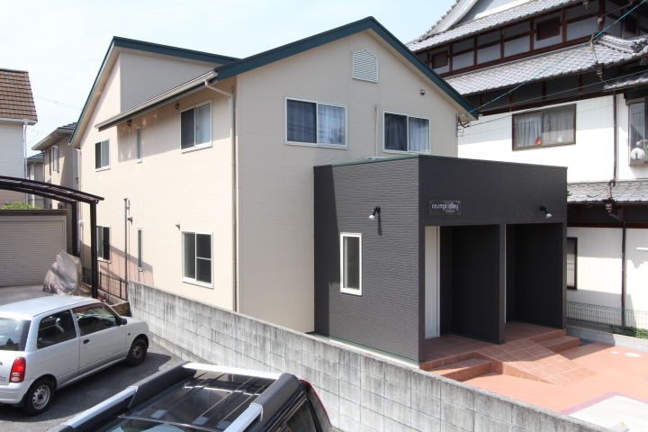 松山市南江戸のアパート「コスモアリー」外観